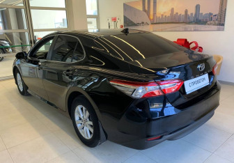 Подержанный автомобиль Toyota Camry Sedan 2021 года (6 фото)