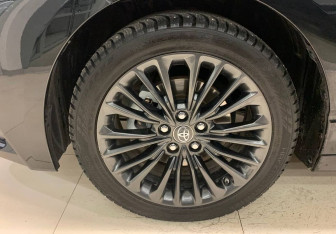 Подержанный автомобиль Toyota Avalon 2022 года (15 фото)