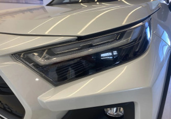 Подержанный автомобиль Toyota RAV4 2023 года (14 фото)
