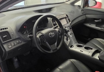 Подержанный автомобиль Toyota Venza 2014 года (12 фото)