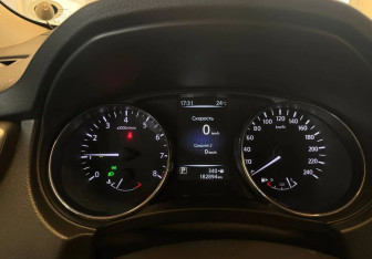 Подержанный автомобиль Nissan X-Trail 2016 года (10 фото)