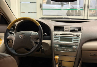 Подержанный автомобиль Toyota Camry Sedan 2007 года (11 фото)