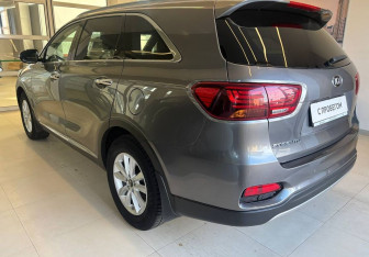 Подержанный автомобиль Kia Sorento 2018 года (6 фото)