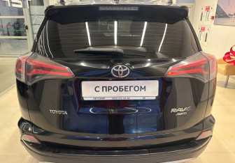 Подержанный автомобиль Toyota RAV4 2018 года (5 фото)
