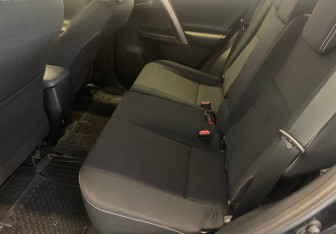 Подержанный автомобиль Toyota RAV4 2016 года (9 фото)
