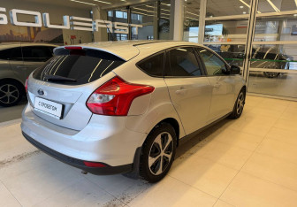 Подержанный автомобиль Ford Focus Hatchback 2013 года (4 фото)