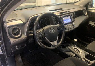 Подержанный автомобиль Toyota RAV4 2016 года (13 фото)