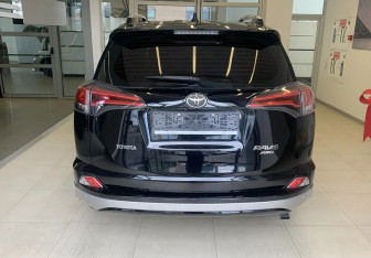 Подержанный автомобиль Toyota RAV4 2017 года (5 фото)