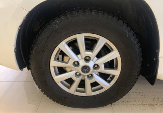 Подержанный автомобиль Toyota Land Cruiser Suv 2014 года (15 фото)