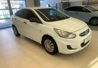 Подержанный автомобиль Hyundai Solaris Sedan 2013 года (3 фото)