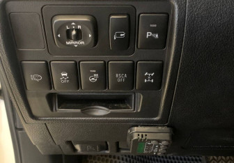 Подержанный автомобиль Toyota Land Cruiser Suv 2014 года (18 фото)