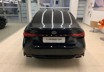 Подержанный автомобиль Toyota Avalon 2022 года (5 фото)