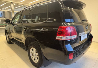 Подержанный автомобиль Toyota Land Cruiser Suv 2007 года (6 фото)
