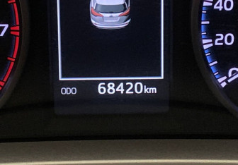 Подержанный автомобиль Toyota RAV4 2017 года (11 фото)