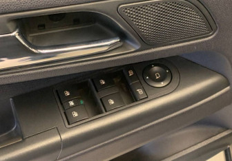 Подержанный автомобиль Opel Zafira Compactvan 2012 года (16 фото)