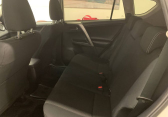 Подержанный автомобиль Toyota RAV4 2018 года (9 фото)