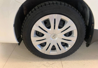 Подержанный автомобиль Toyota Corolla Sedan 2013 года (13 фото)