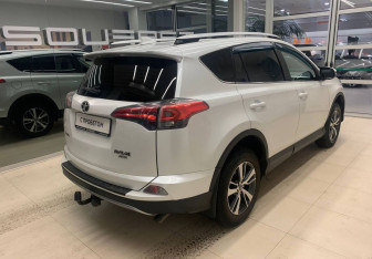 Подержанный автомобиль Toyota RAV4 2018 года (4 фото)