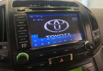 Подержанный автомобиль Toyota Land Cruiser Suv 2012 года (20 фото)