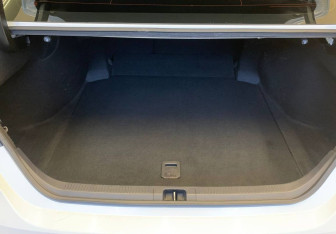 Подержанный автомобиль Toyota Camry Sedan 2019 года (8 фото)