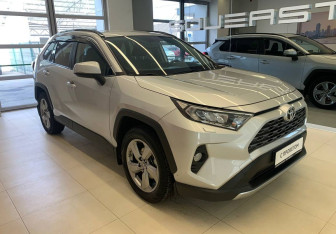 Подержанный автомобиль Toyota RAV4 2021 года (3 фото)