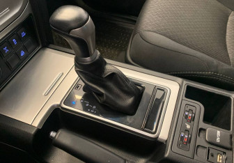 Подержанный автомобиль Toyota Land Cruiser Prado 2018 года (23 фото)