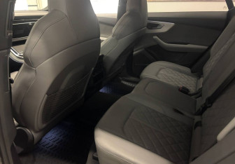 Подержанный автомобиль Audi Q8 2019 года (10 фото)