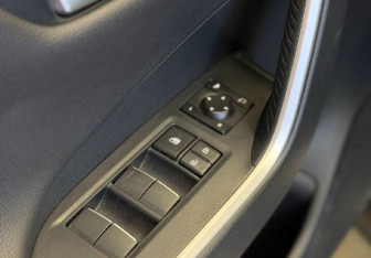 Подержанный автомобиль Toyota RAV4 2020 года (22 фото)