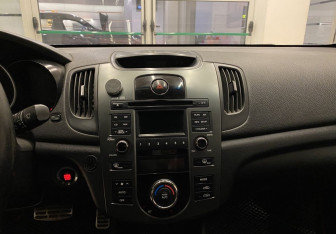 Подержанный автомобиль Kia Cerato Sedan 2011 года (12 фото)