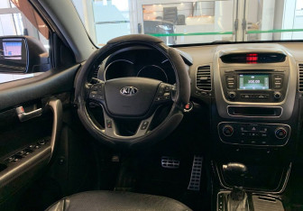 Подержанный автомобиль Kia Sorento 2013 года (8 фото)