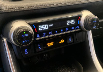 Подержанный автомобиль Toyota RAV4 2019 года (21 фото)