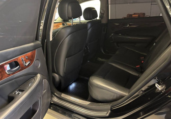 Подержанный автомобиль Hyundai Equus 2013 года (11 фото)