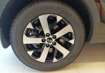 Подержанный автомобиль Kia Sorento 2021 года (14 фото)