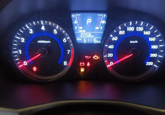 Подержанный автомобиль Hyundai Solaris Hatchback 2012 года (11 фото)