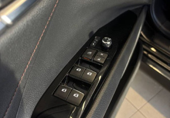 Подержанный автомобиль Toyota Camry Sedan 2019 года (17 фото)