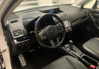 Подержанный автомобиль Subaru Forester Suv 2018 года (14 фото)