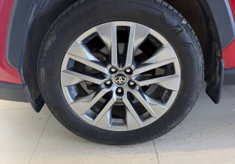 Подержанный автомобиль Toyota RAV4 2021 года (15 фото)