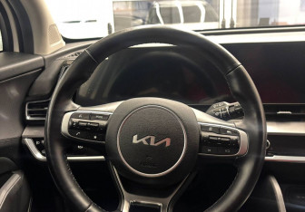 Подержанный автомобиль Kia Sportage 2023 года (7 фото)