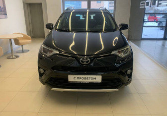 Подержанный автомобиль Toyota RAV4 2016 года (2 фото)