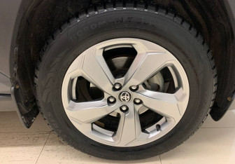 Подержанный автомобиль Toyota RAV4 2020 года (16 фото)