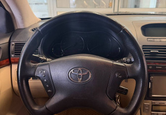 Подержанный автомобиль Toyota Avensis Liftback 2003 года (7 фото)