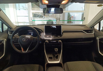 Подержанный автомобиль Toyota RAV4 2022 года (12 фото)