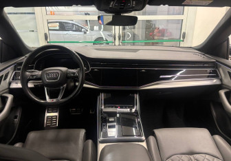 Подержанный автомобиль Audi Q8 2019 года (12 фото)