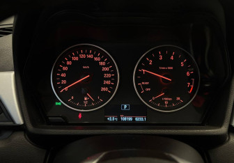 Подержанный автомобиль BMW X1 2015 года (11 фото)