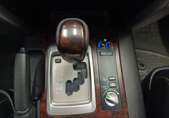 Подержанный автомобиль Toyota Land Cruiser Suv 2012 года (18 фото)