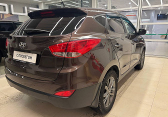 Подержанный автомобиль Hyundai ix35 2014 года (4 фото)