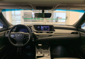 Подержанный автомобиль Lexus ES 2018 года (11 фото)