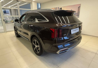 Подержанный автомобиль Kia Sorento 2021 года (6 фото)