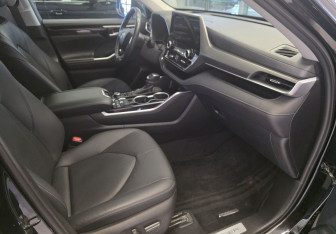 Подержанный автомобиль Toyota Highlander 2023 года (21 фото)