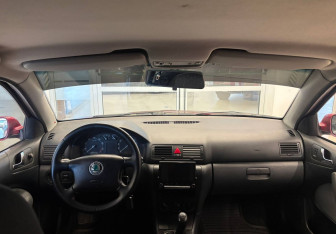 Подержанный автомобиль Skoda Octavia Liftback 2008 года (12 фото)